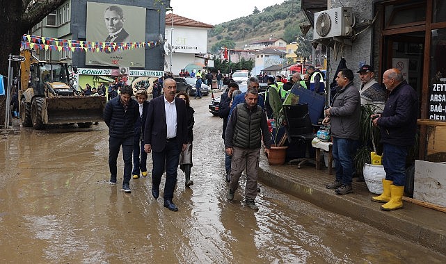 Mudanya Belediyesi ekiplerinden sel sonrası müdahale